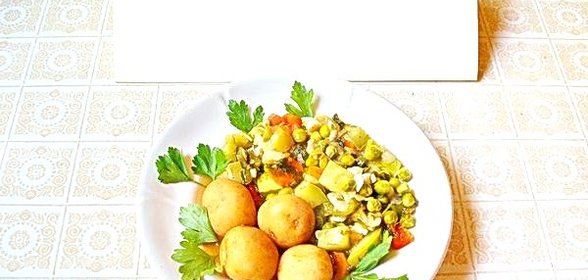 Рагу из молодых летних овощей с картофелем отварным