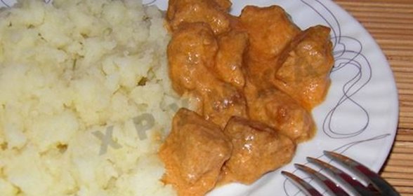 Гуляш из свинины в мультиварке