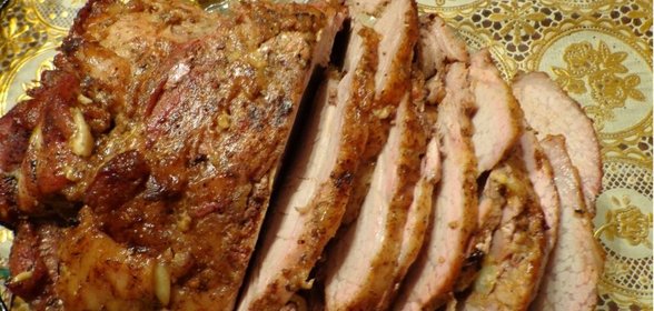 Свинина, запеченная с чесноком