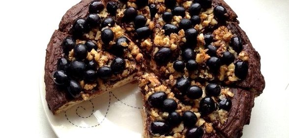 Торт с виноградом и грецкими орехами