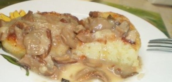 Картофельные котлеты с грибной подливкой