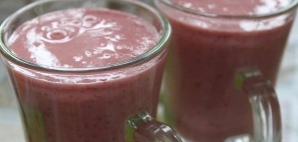 Банан с кефиром в блендере