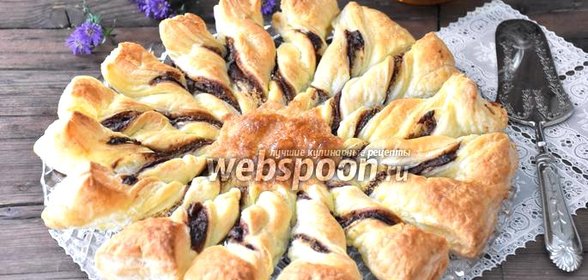 Пирог «Подсолнух» из слоёного теста с шоколадной пастой и кокосом