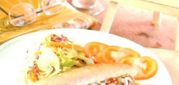 Хот-доги с капустным салатом по‑азиатски