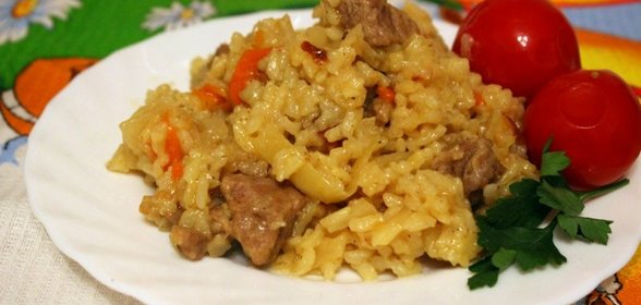 Ароматная рисовая каша с мясом и капустой