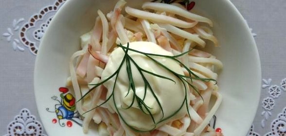 Салат с кальмарами