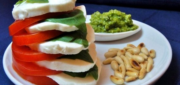 Томаты с моцареллой