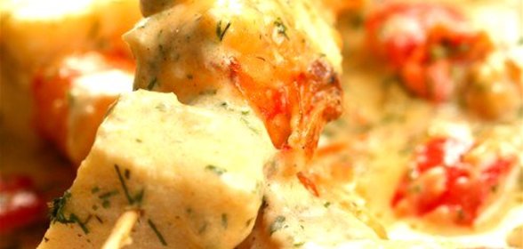Шашлыки из палтуса и красных перцев в йогурте и песто