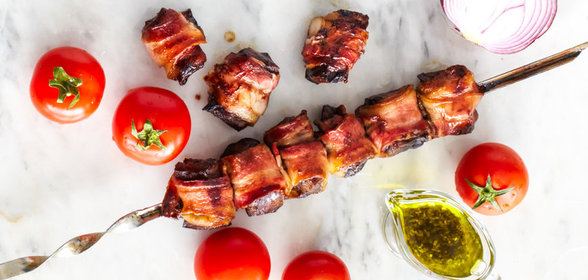 Шашлык из говяжьей печенки с беконом