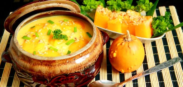 Крем-суп из тыквы с картофелем в молоке и орешками