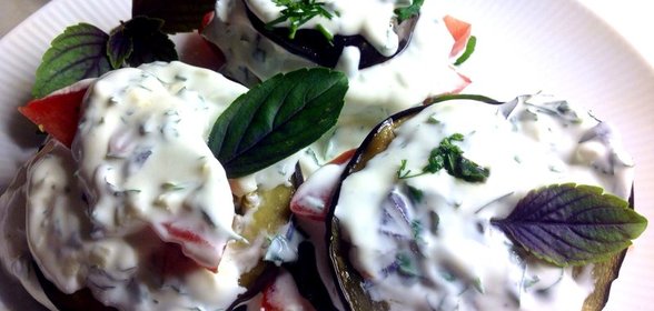 Баклажаны со сметаной и зеленью