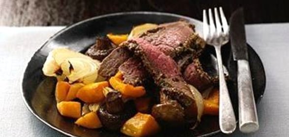 Стейк с грибами и сквошем