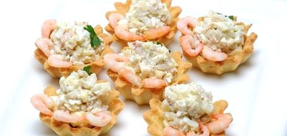 Тарталетки с морским коктейлем
