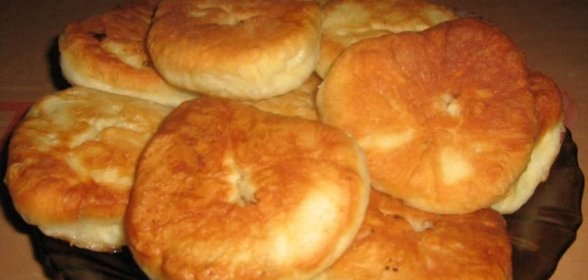 Пышные беляши с мясом на сковороде