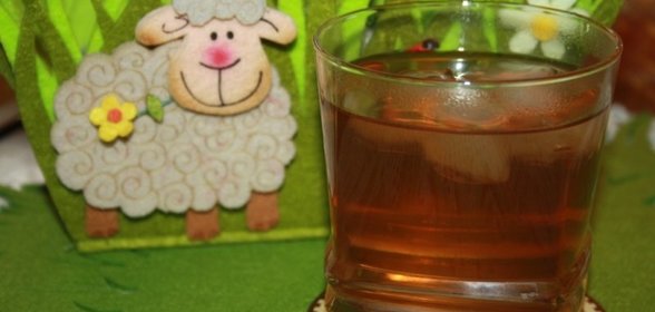 Чайный напиток с нектаринами и клубникой