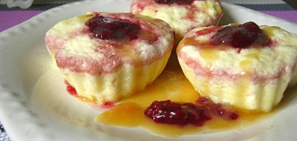 Паровое творожное суфле с вишневым конфитюром