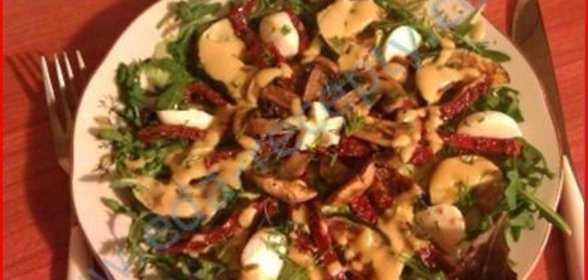 Теплый итальянский салат с вялеными помидорами