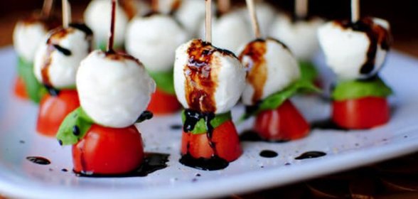 Канапе мини-капрезе