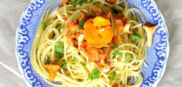 Спагетти с лисичками и коньяком
