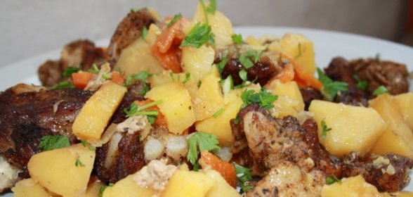Свиные ребрышки с овощами Объеденье мясолюба