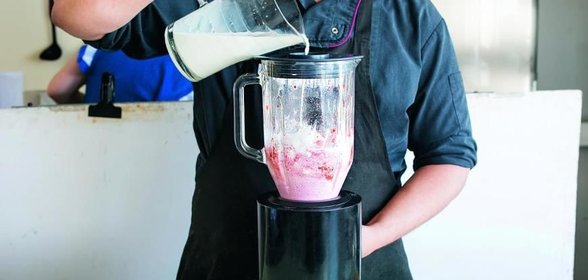 Клубничный молочный коктейль