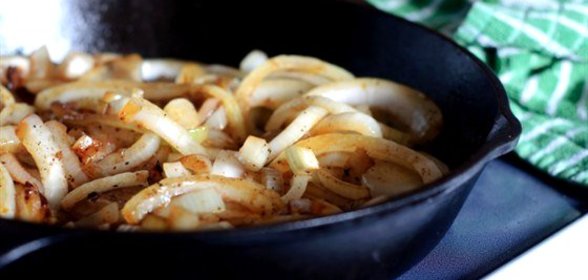 Жареный лук с травами