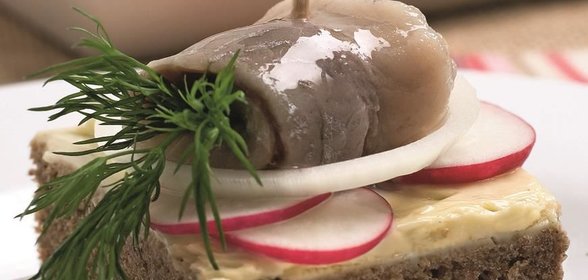 Закуска с сельдью Бисмарк