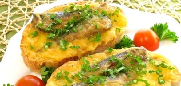 Горячие бутерброды со шпротами