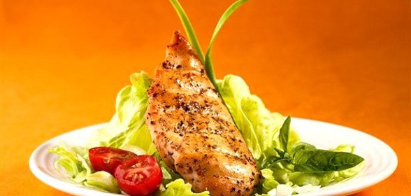 Салат с куриным филе и белыми грибами