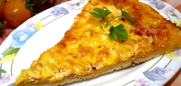 Пицца домашняя с двумя видами сыра
