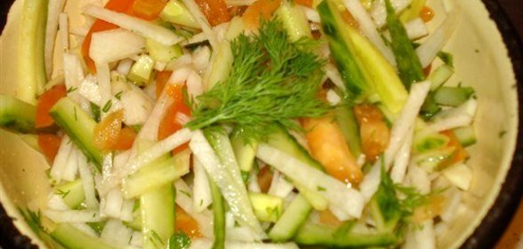 Салат из редьки с овощами