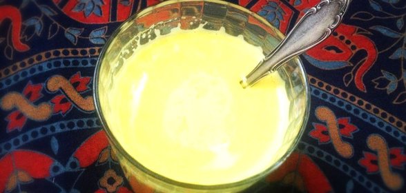 Золотое молоко с медом и куркумой