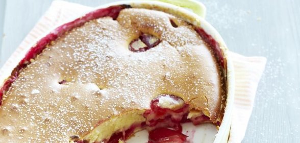 Шарлотка со сливами