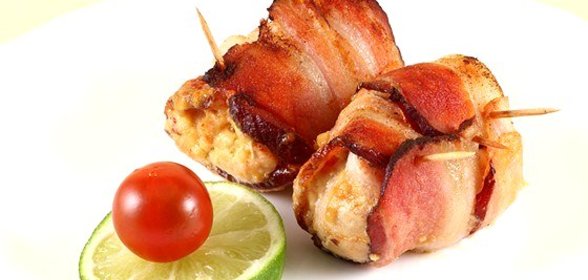 Рулеты из курицы и бекона с песто