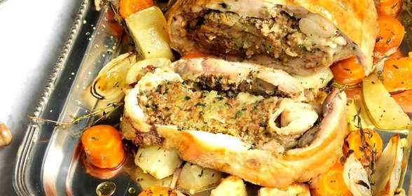 Рулет из индейки с бараниной, картошкой и морковью