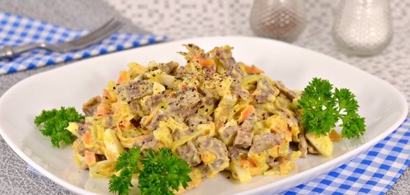 Салат из свиного сердца с яйцами и овощами