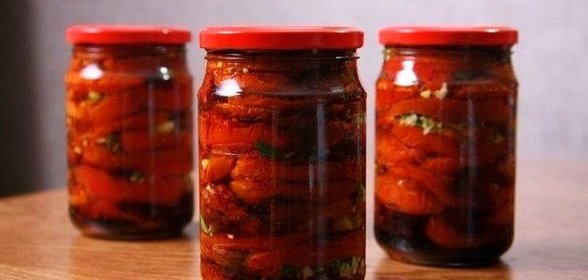 Помидоры с морковкой и перцем