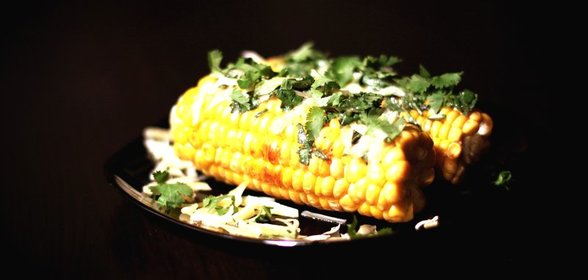 Жареная кукуруза с острым маслом