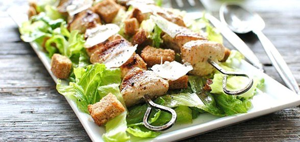 Салат «Цезарь» с курицей гриль