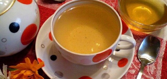 Шиповниковый чай с лепестками календулы