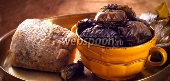 Сыр запечённый в духовке с виноградными листьями