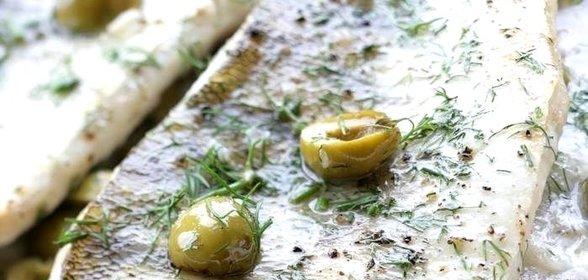 Белая рыба с начинкой из каперсов и оливок