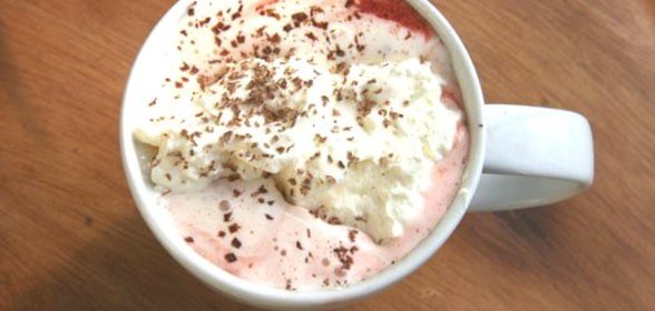 Красный бархатный горячий шоколад