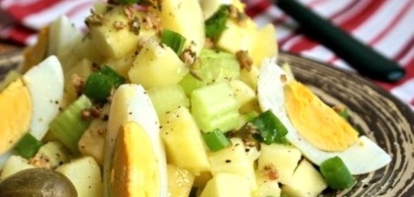 Салат картофельный с яблоками