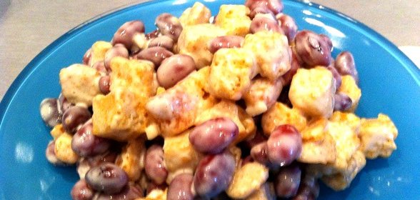 Простой салат с красной фасолью