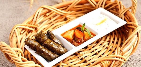 Долма из виноградных листьев