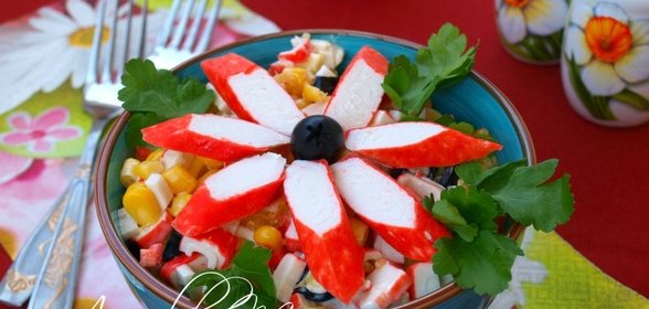 Салат с крабовыми палочками, апельсином и кукурузой
