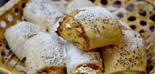 Рулетики из слоеного теста