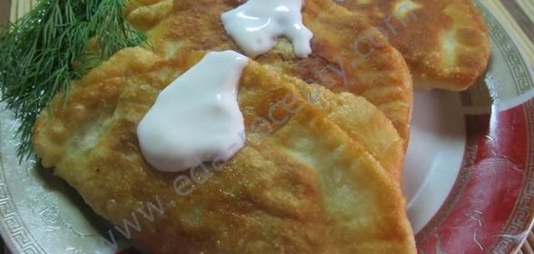 Чебуреки с курицей и зеленью