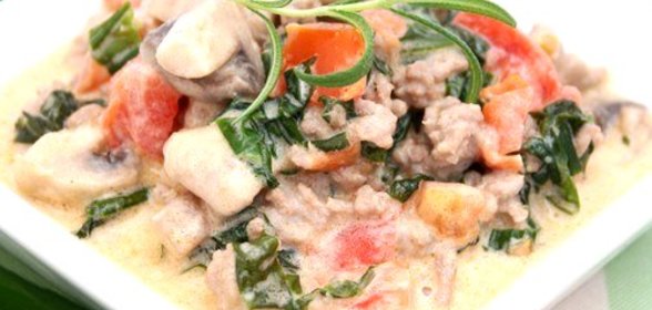 Мясной салат с грибами и орехами «Бамии»